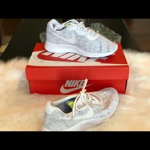 Women’s Nike Tanjun Eng Running shoes